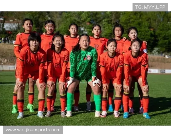 足球明星聚焦中国美女风采 展现不同文化碰撞与美丽融合